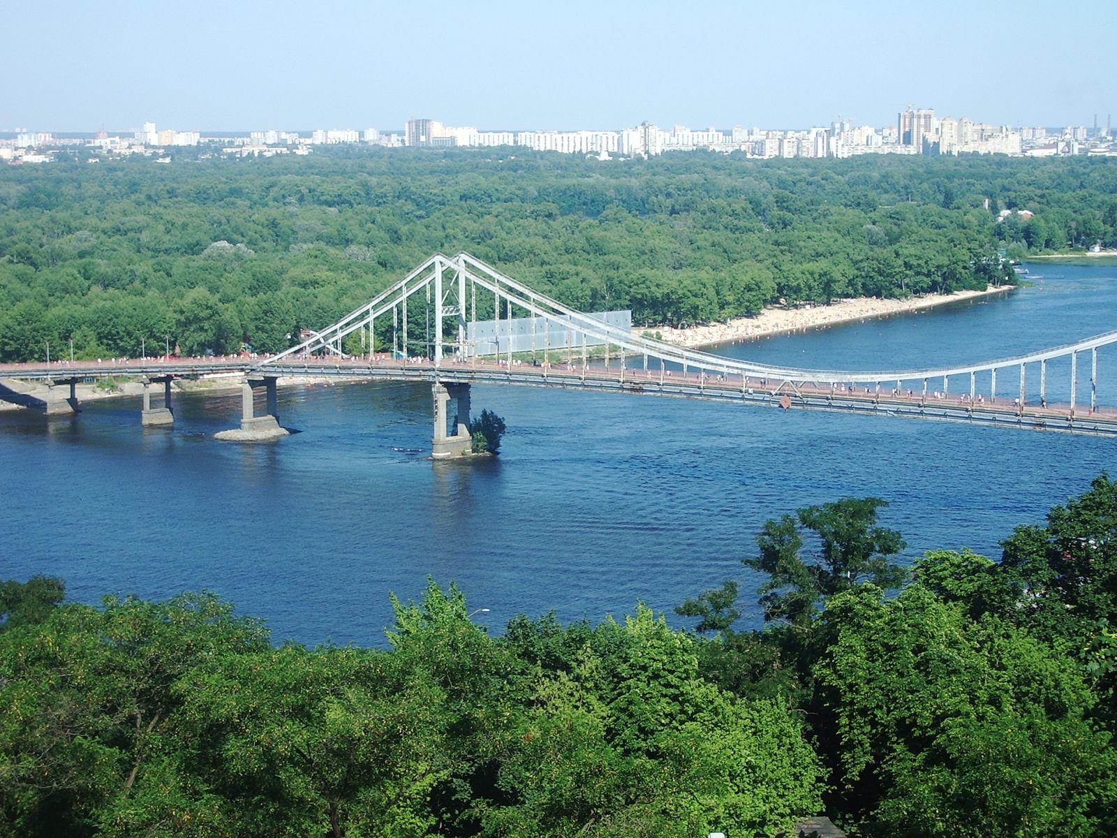 Город славный на озере неро восхваляет не первый поэт