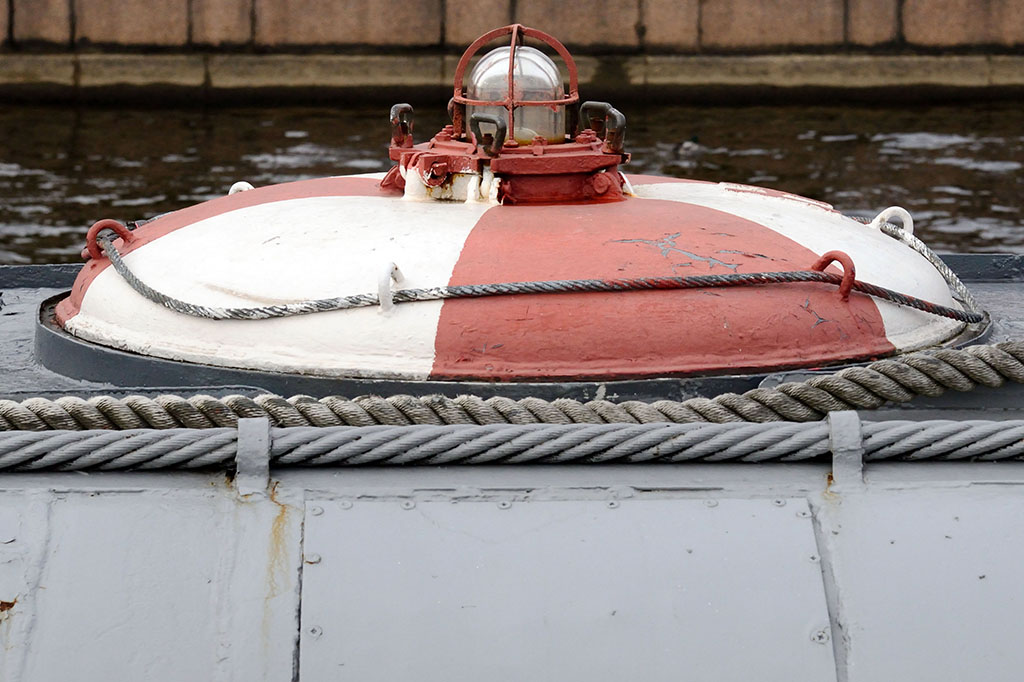 Подводный спасательный. Аварийно спасательный буй на подводной лодке. Аварийно сигнальный буй. Аварийный буй АСБ 40. Спасательный аппарат Бестер 18270.