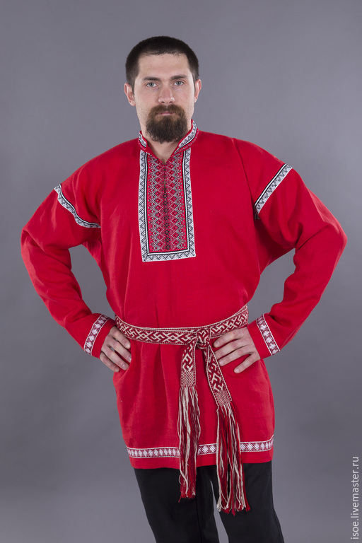 Парень в русском народном костюме
